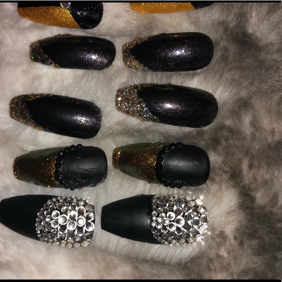 Black and Gold Press on Nails - Picture 2 of 7